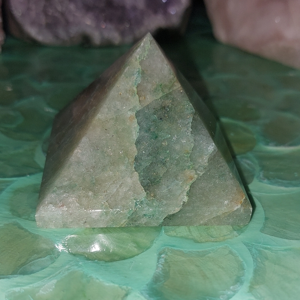 Green Aventurine Mini Pyramid - Picture 2 of 6